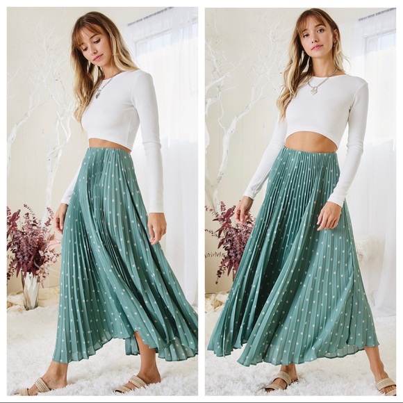 Gorgeous Pleated Woven Maxi Skirt - Picture 2 of 4